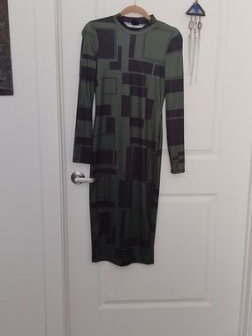 SHEIN Olive Green & Black Long Sleeve Geometric Midi Dress